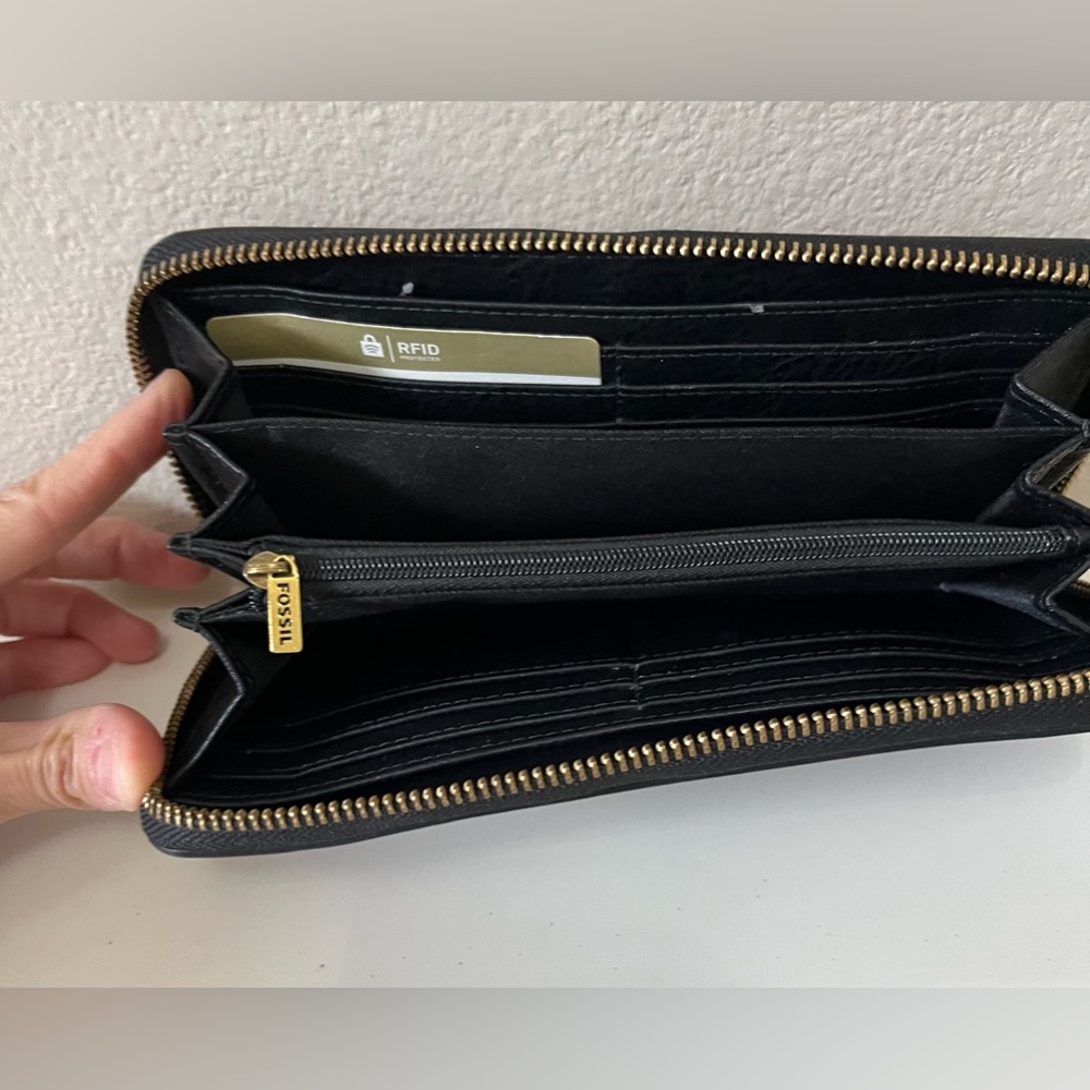 Fossil Logan Cheetah Print Zip Around Wristlet Wa… - image 6